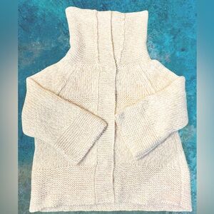 An alpaca gave the shirt off it’s back for us!